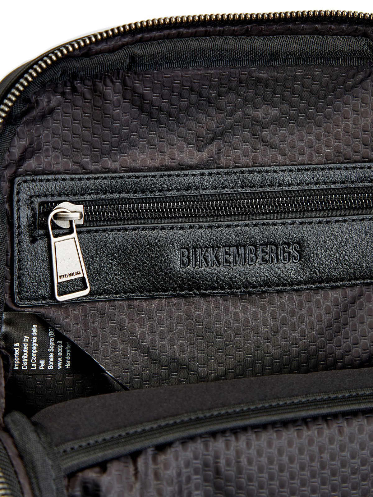 Компактная сумка из зернистой эко-кожи BIKKEMBERGS, цвет черный, размер M - фото 6