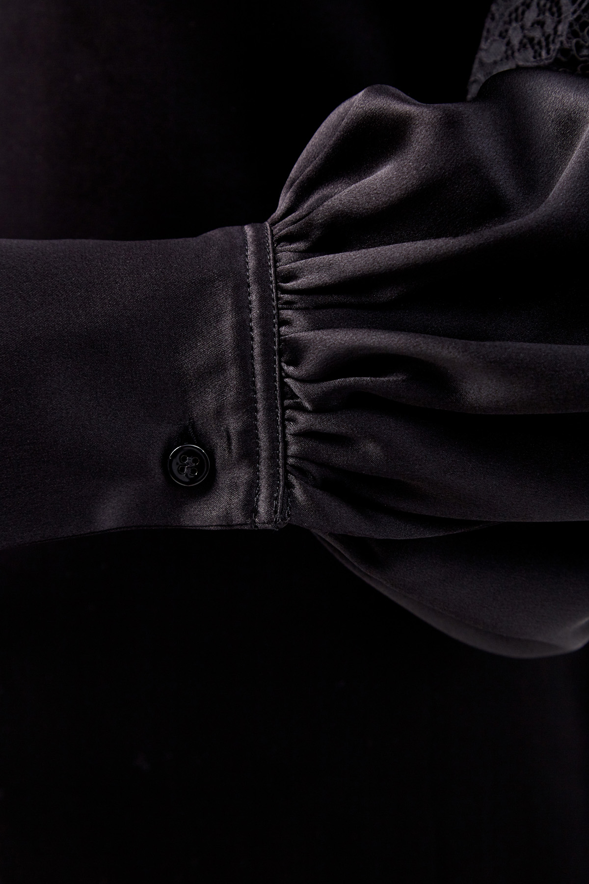 Блуза из шелкового атласа с кружевной отделкой ERMANNO SCERVINO, цвет черный, размер 40;38 - фото 6
