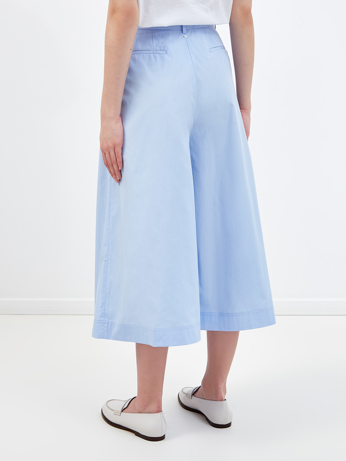 Укороченные брюки-палаццо из дышащего хлопка LORENA ANTONIAZZI, цвет голубой, размер 44;42 - фото 4