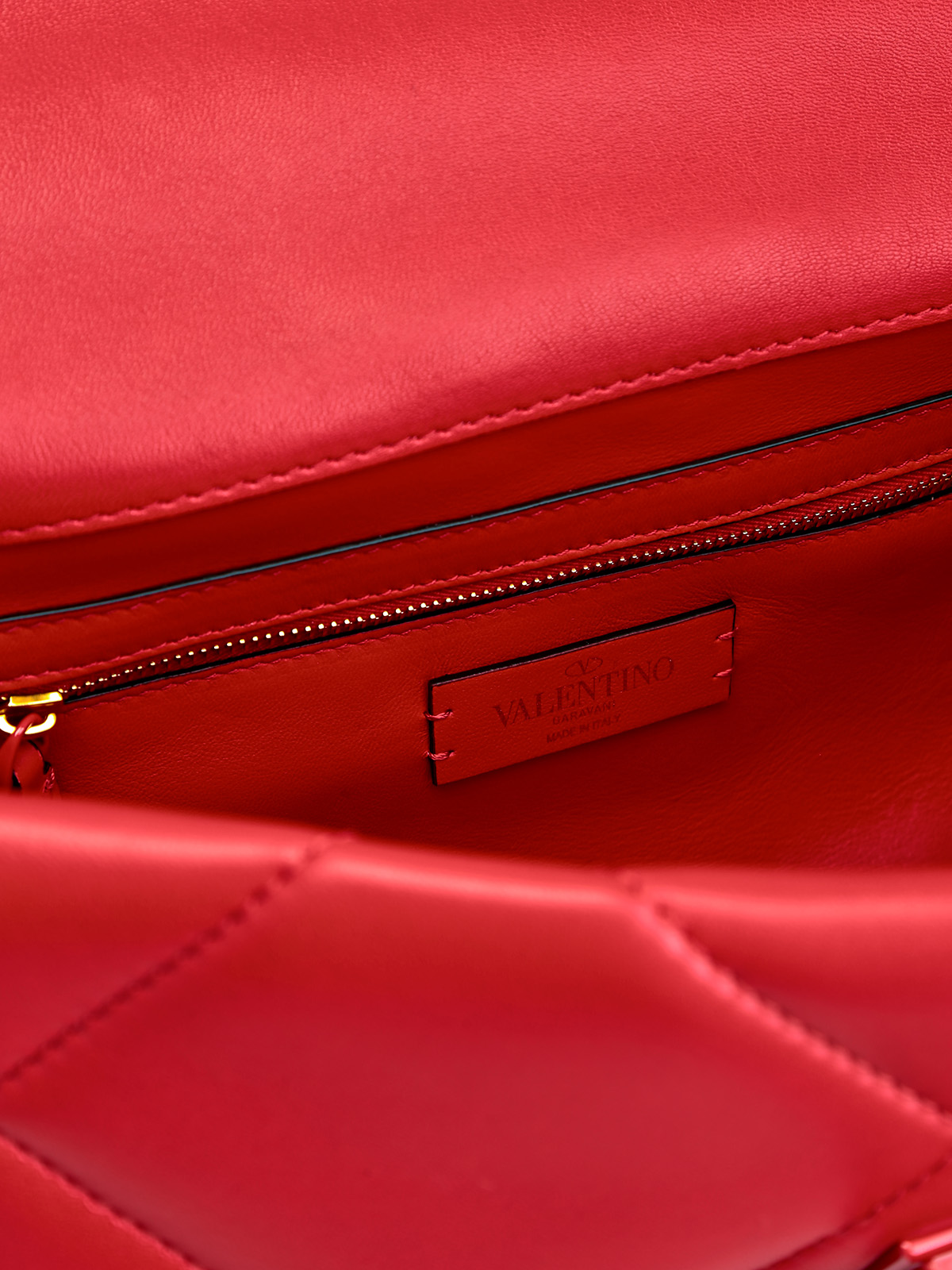 Стеганая сумка Roman Stud из мягкой кожи наппа VALENTINO, цвет красный, размер 42 - фото 6