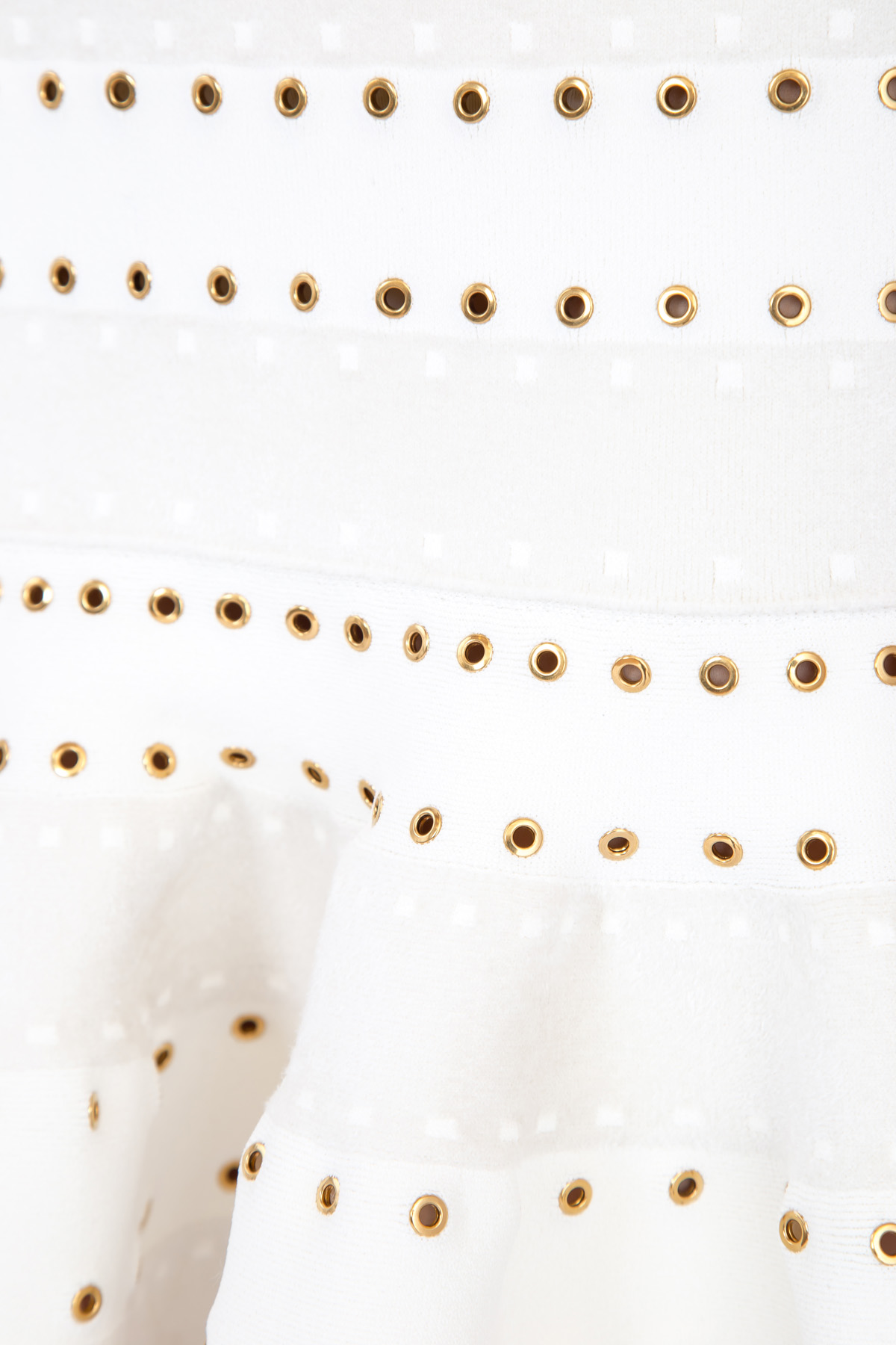 Платье приталенного кроя из бархатистой вискозы с декором люверсами ALEXANDER MCQUEEN, цвет белый, размер 42;44 - фото 5