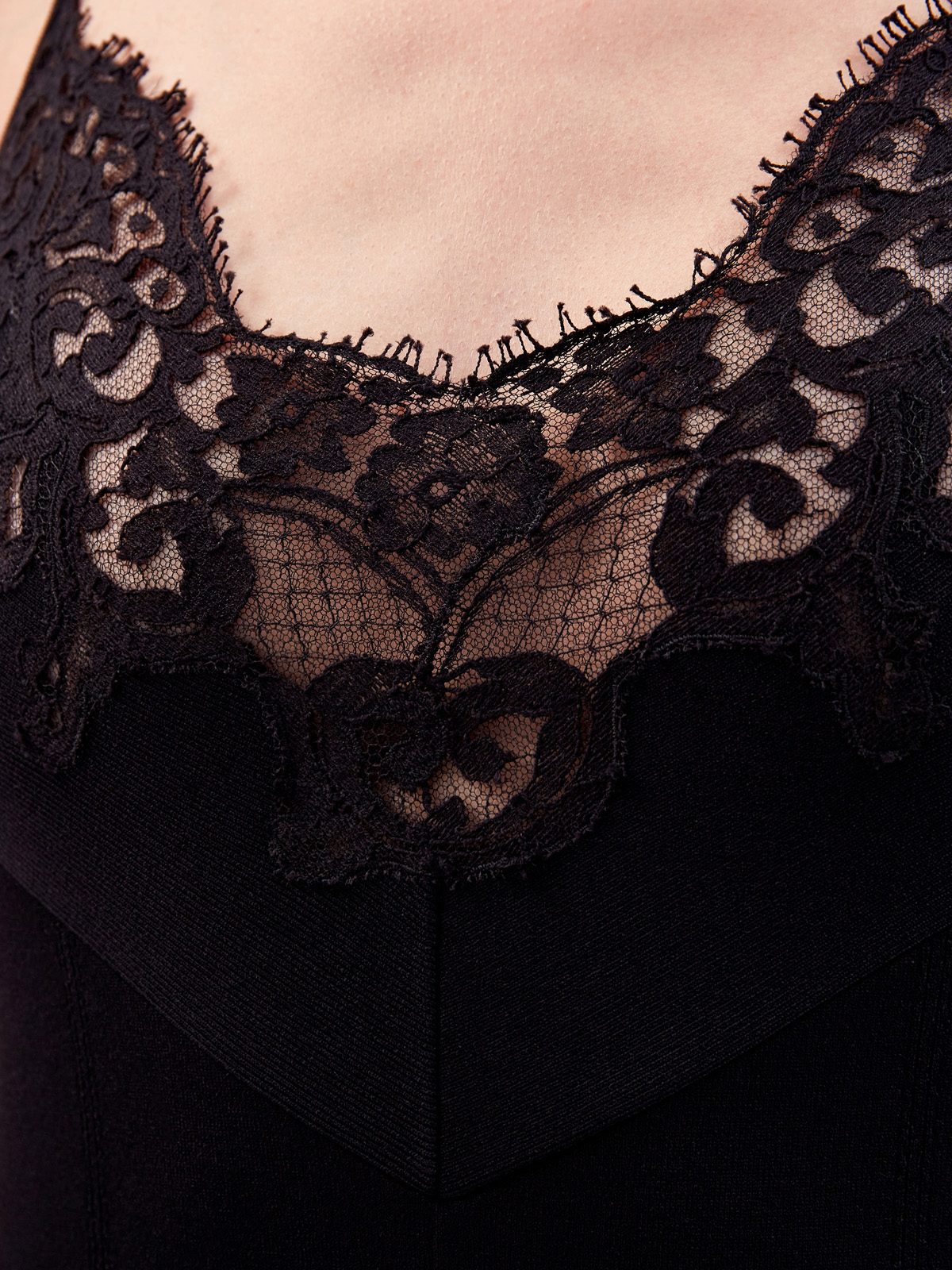 Комбинезон из струящейся вискозы с кружевной вышивкой