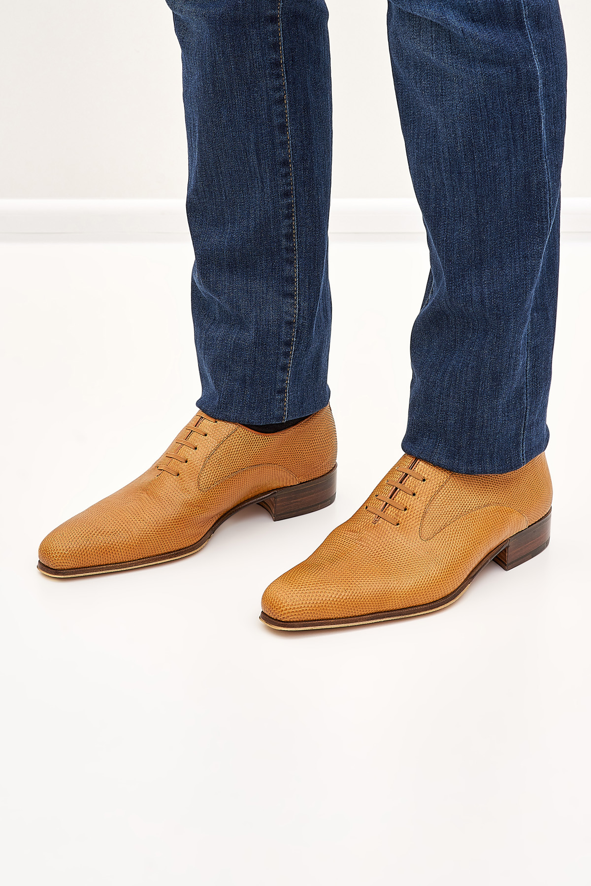 Яркие туфли-оксфорды из фактурной кожи с контрастной подошвой ARTIOLI, цвет желтый, размер 40;43 - фото 2