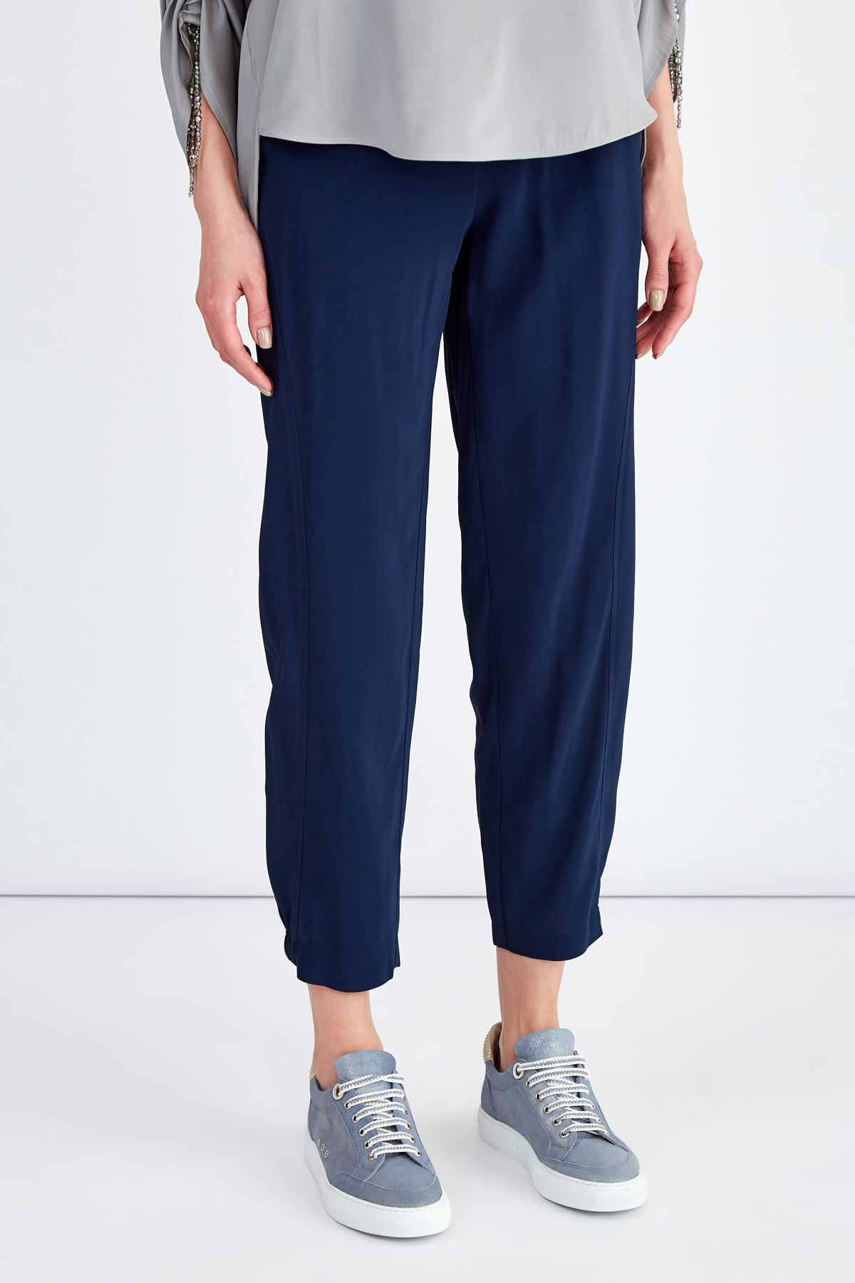 Укороченные брюки из струящейся ткани с трикотажным поясом LORENA ANTONIAZZI, цвет синий, размер 48;46 - фото 3