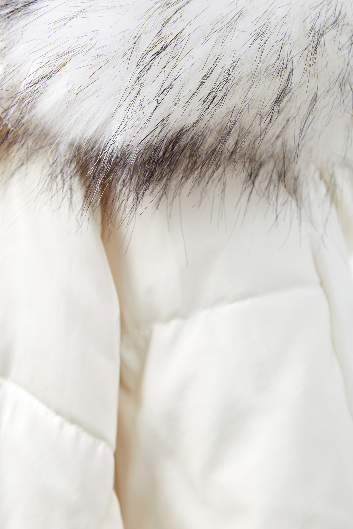 Стеганая удлиненная куртка с вязаной отделкой LORENA ANTONIAZZI, цвет белый, размер 42;40 - фото 6