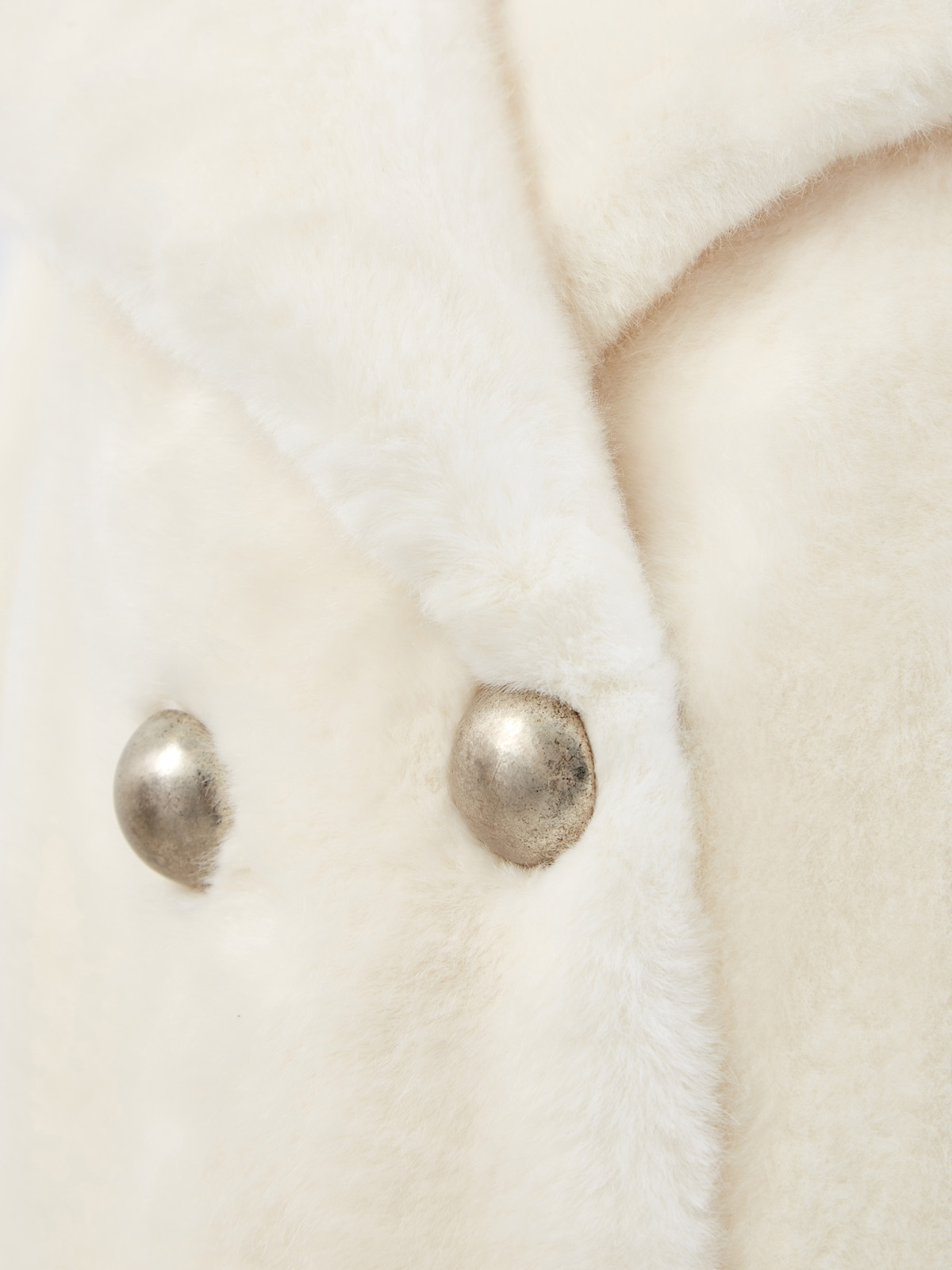 Двубортная шуба из эко-меха с серебристыми пуговицами ERMANNO SCERVINO, цвет белый, размер 38;40 - фото 5