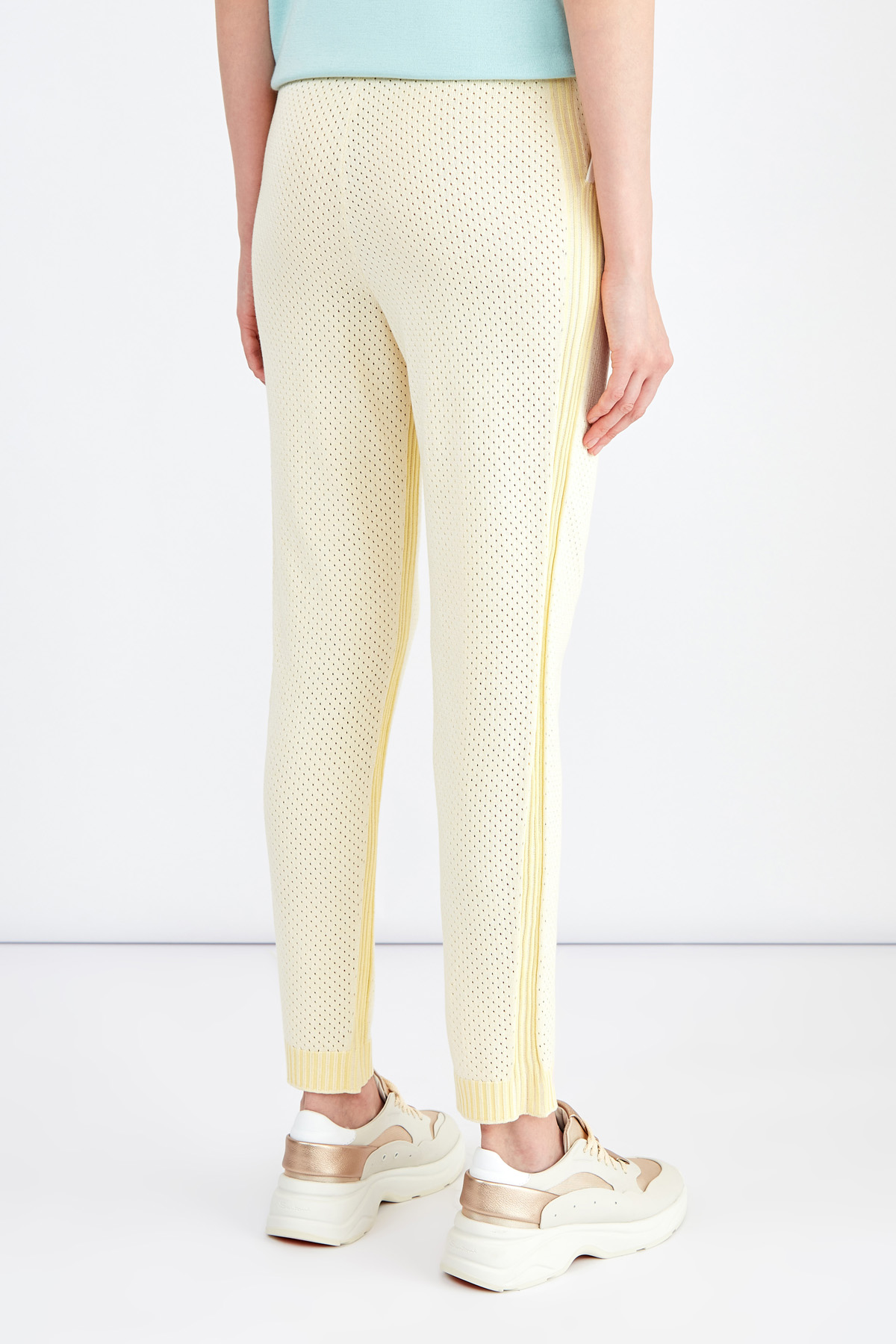 Перфорированные спортивные брюки с вязаными лампасами в полоску MAISON ULLENS, цвет желтый, размер 34;36;38 - фото 4