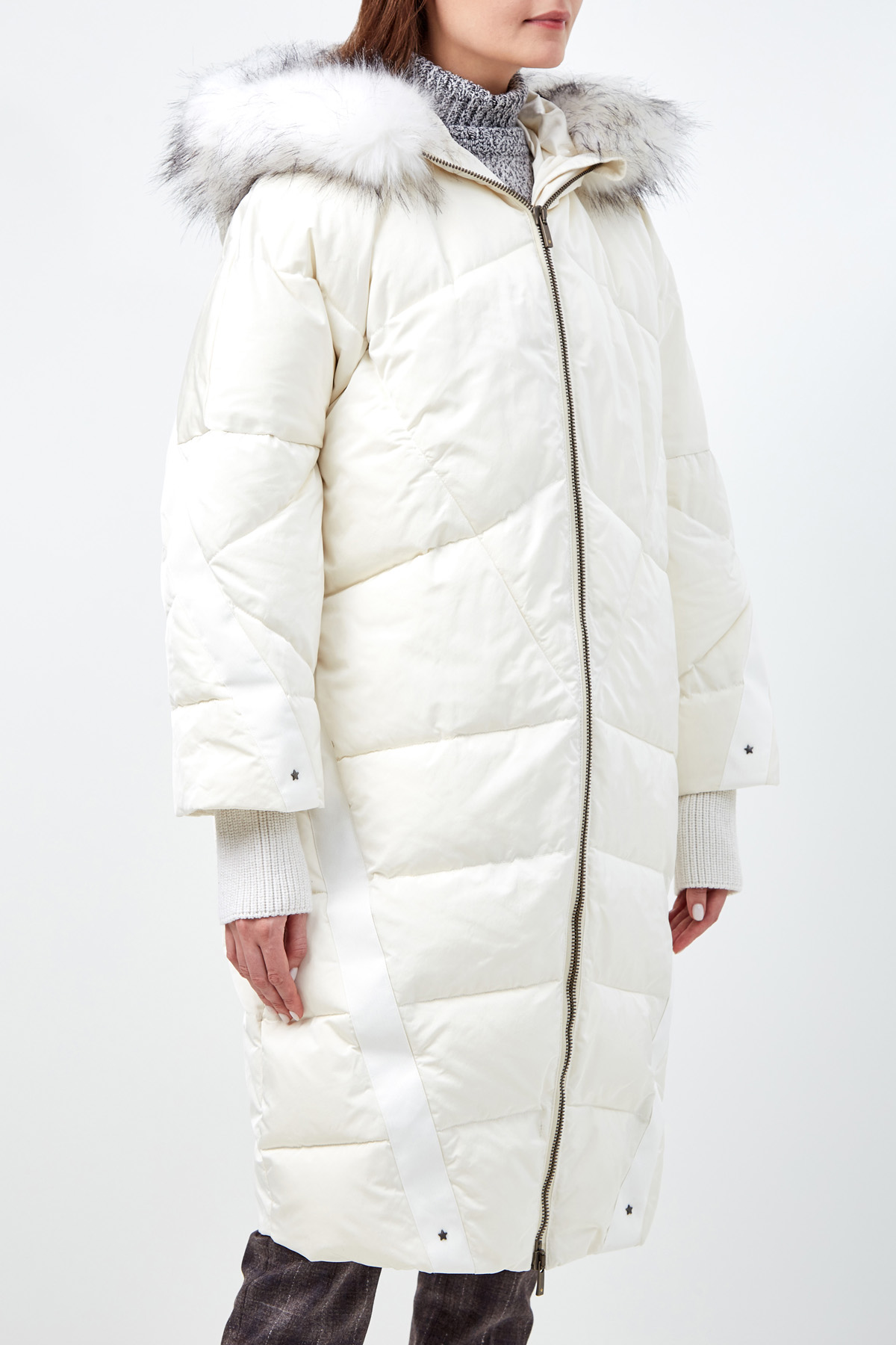 Стеганая удлиненная куртка с вязаной отделкой LORENA ANTONIAZZI, цвет белый, размер 42;40 - фото 3