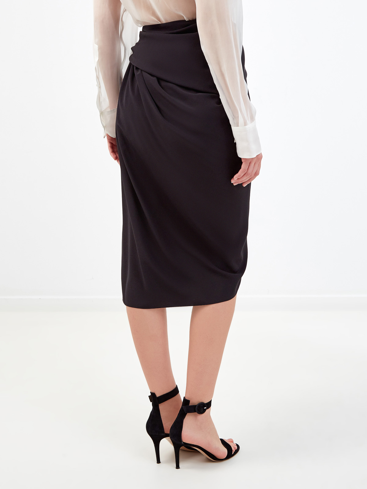 Шелковая юбка асимметричного кроя с золотистой пряжкой LANVIN, цвет черный, размер 44;46;42 - фото 4