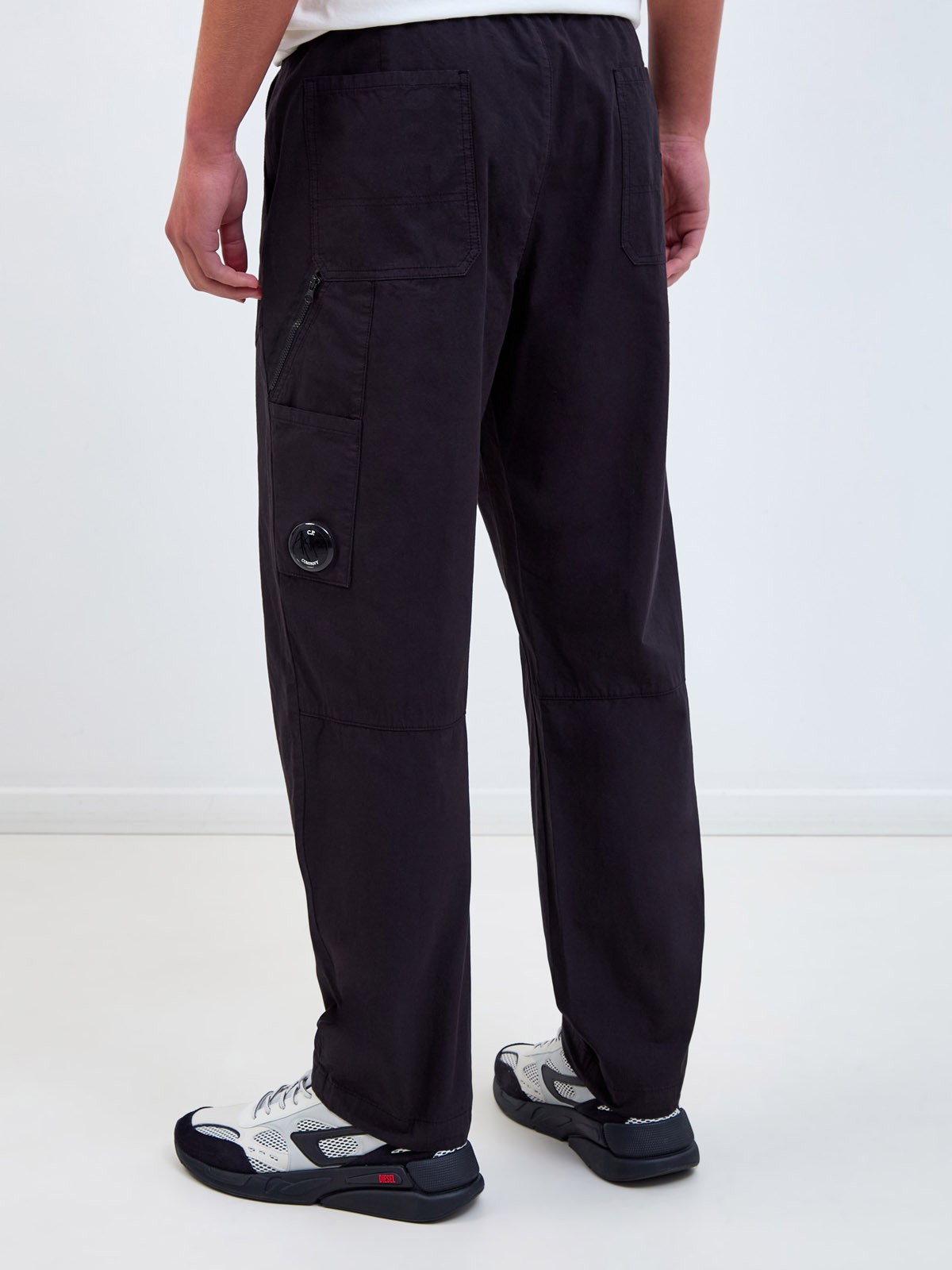 Свободные брюки из хлопка Micro Reps с  фирменной линзой C.P.COMPANY, цвет черный, размер XL;2XL - фото 4