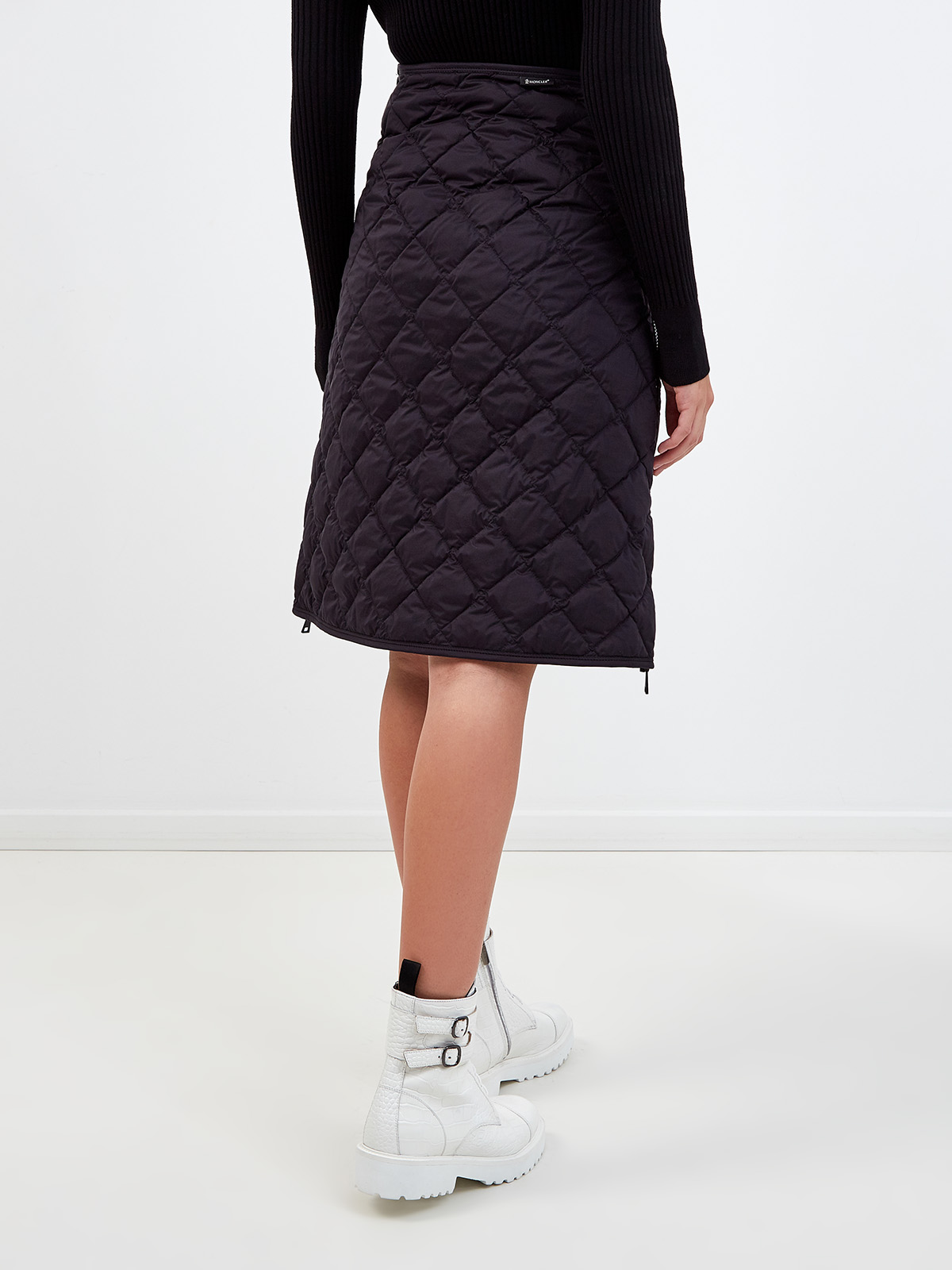 Стеганая юбка-трапеция с боковыми застежками на молниях MONCLER, цвет черный, размер M;L;XL - фото 4