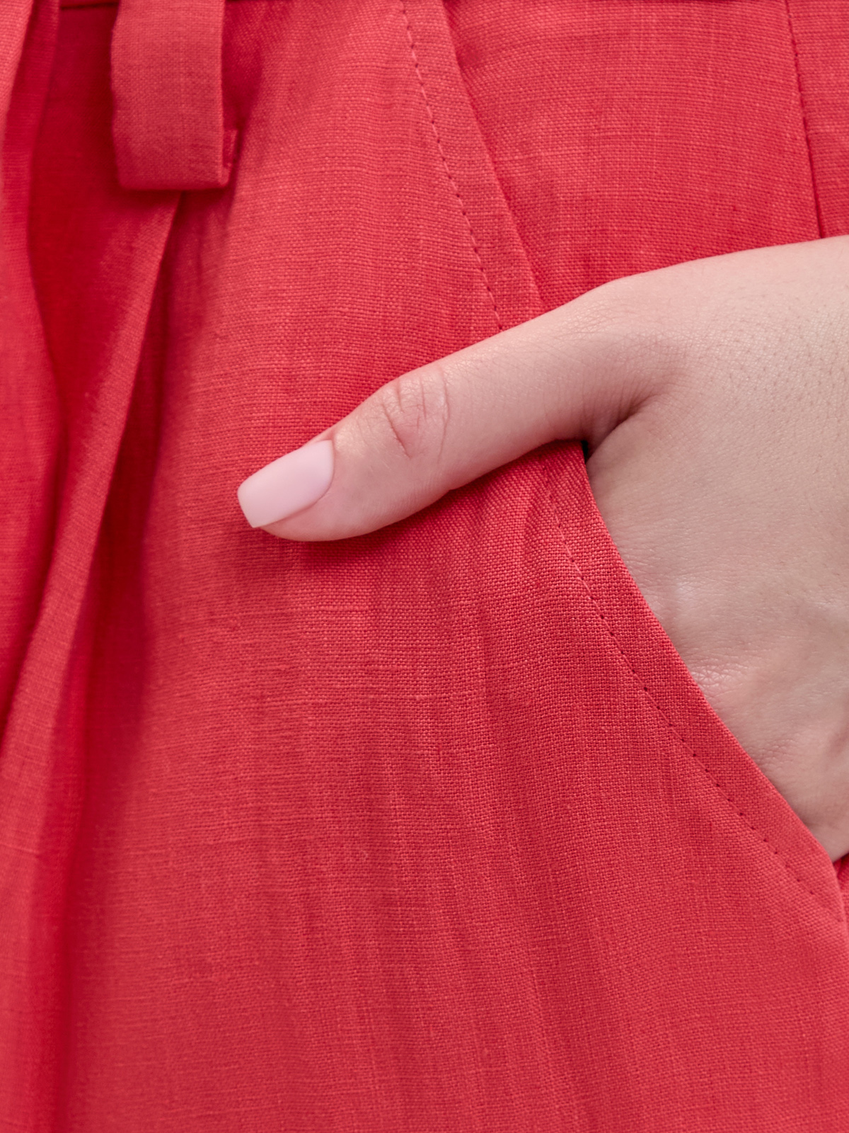 Льняные шорты с фактурными защипами и поясом в тон ELEVENTY, цвет красный, размер 38;40;42;44 - фото 5