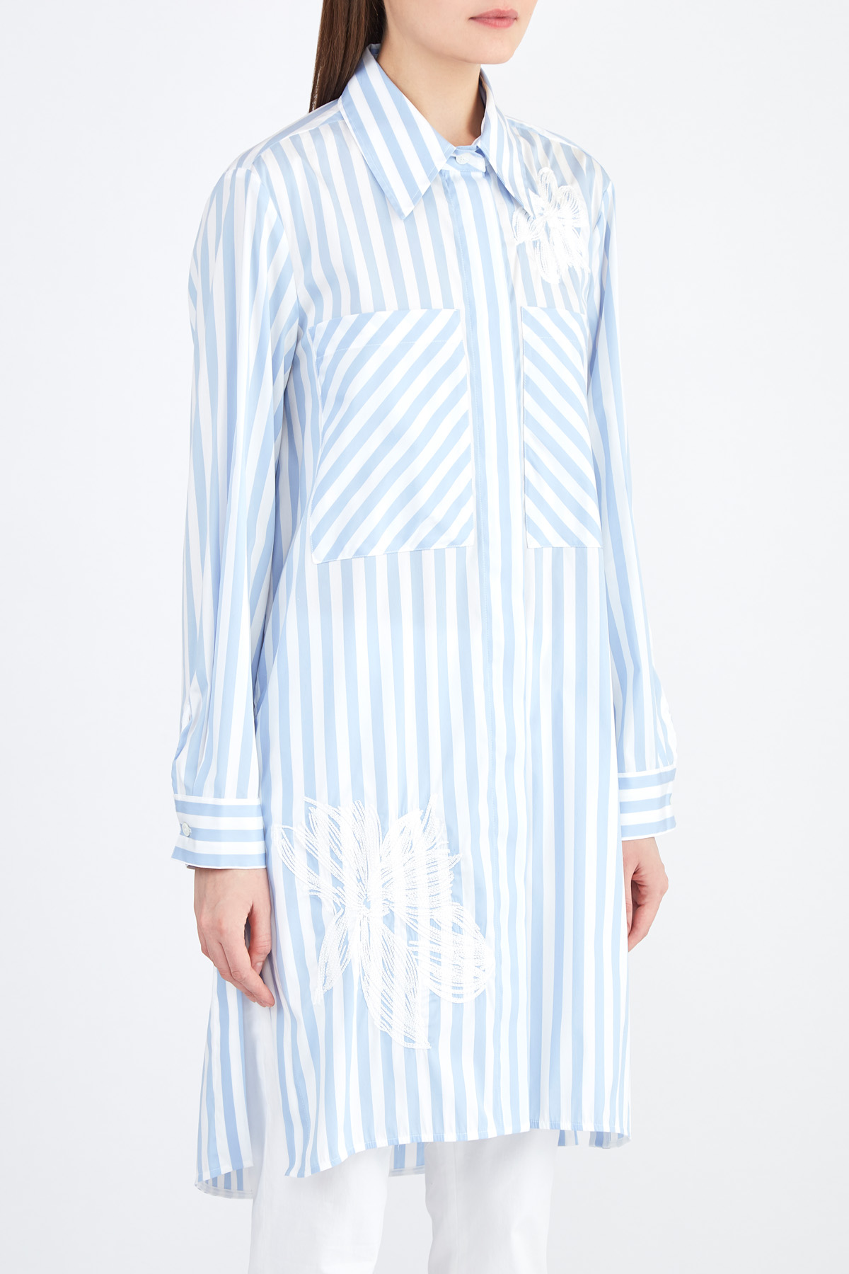 Рубашка удлиненного кроя с принтом в полоску и кружевной вышивкой LORENA ANTONIAZZI, цвет голубой, размер 40;38 - фото 3