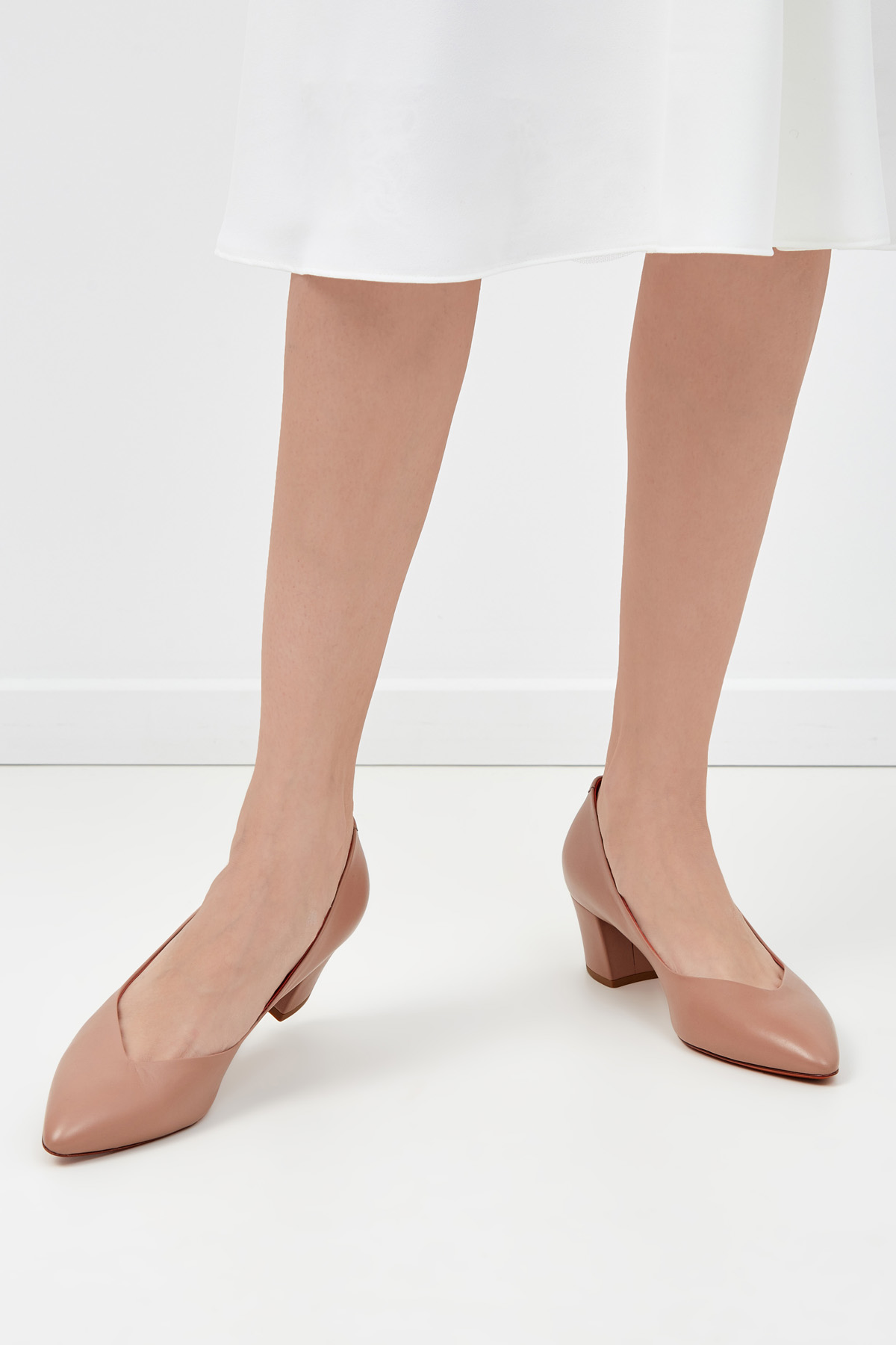Туфли-лодочки из глянцевой кожи с V-образным вырезом SANTONI, цвет бежевый, размер 36.5;38.5;39;40;36 - фото 2