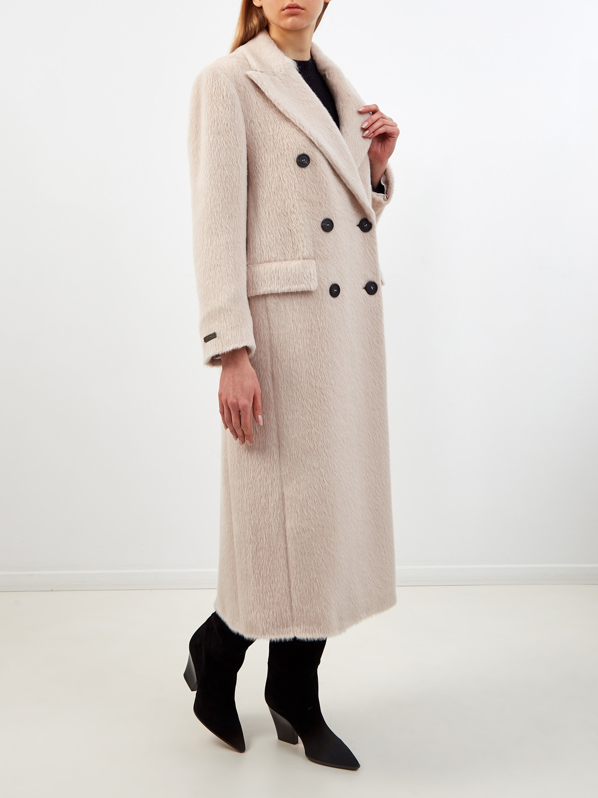 Двубортное пальто ручной работы из альпаки Suri и шерсти PESERICO, цвет бежевый, размер 40;42 - фото 3