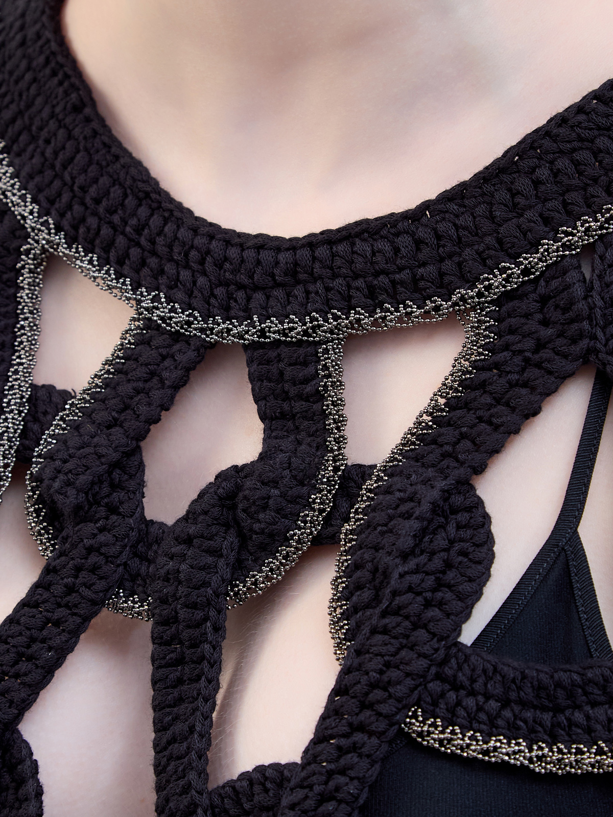 Джемпер крупной ручной вязки с мерцающими цепочками Punto Luce PESERICO, цвет черный, размер 44;46 - фото 5