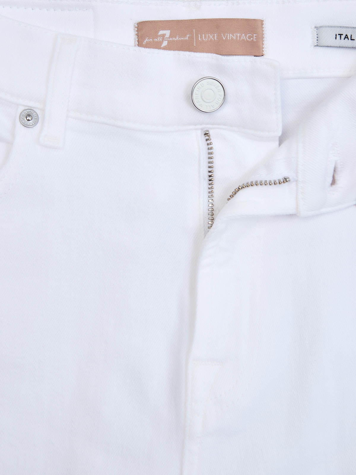 Укороченные джинсы из денима Luxe Vintage с нашивкой на поясе в тон 7 FOR ALL MANKIND, цвет белый, размер S;M;L - фото 6