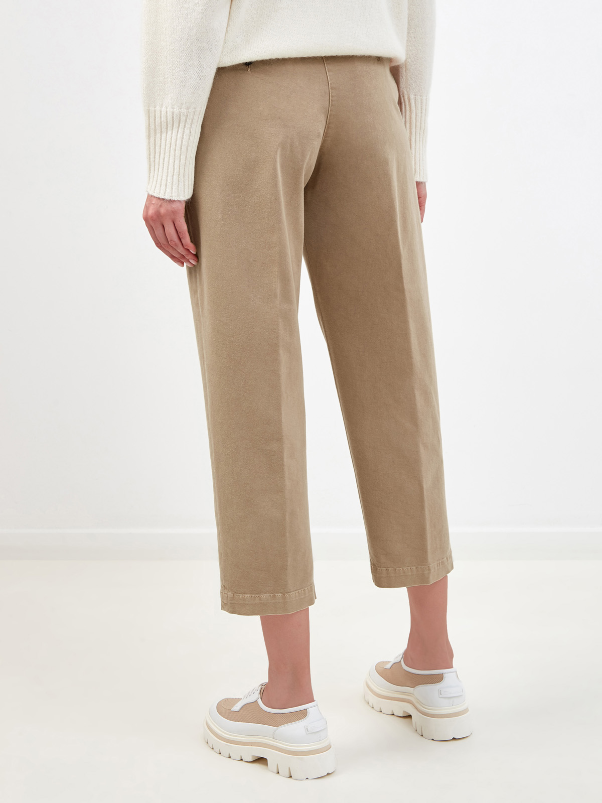 Укороченные брюки из хлопкового габардина с кожаной деталью PESERICO, цвет бежевый, размер 40;42;38 - фото 4