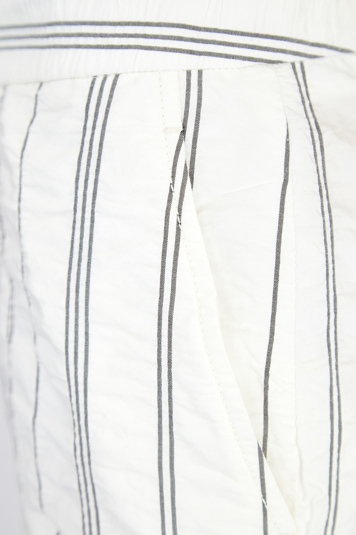 Брюки укороченного кроя с жатой текстурой и тканым принтом в полоску LORENA ANTONIAZZI, цвет белый, размер 40;44 - фото 5
