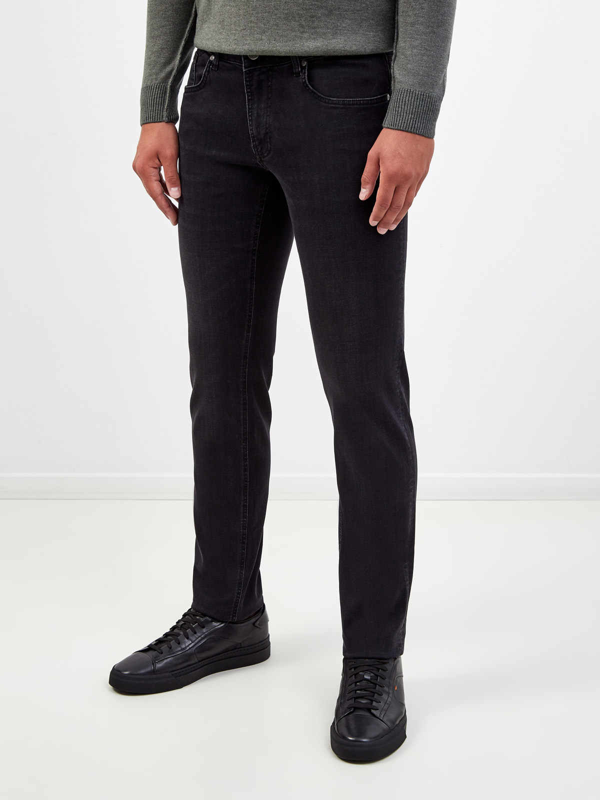 Однотонные джинсы с нашивкой из кожи на поясе CUDGI, цвет черный, размер 50;52;58 - фото 3