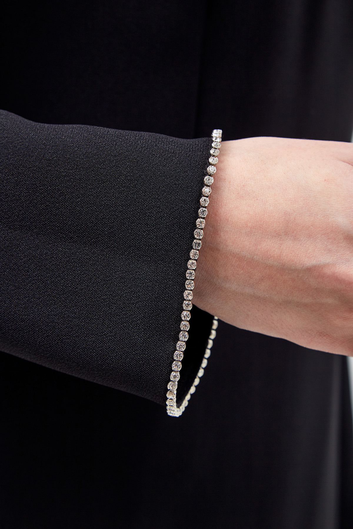 Платье-футляр из ткани кади с кристаллами