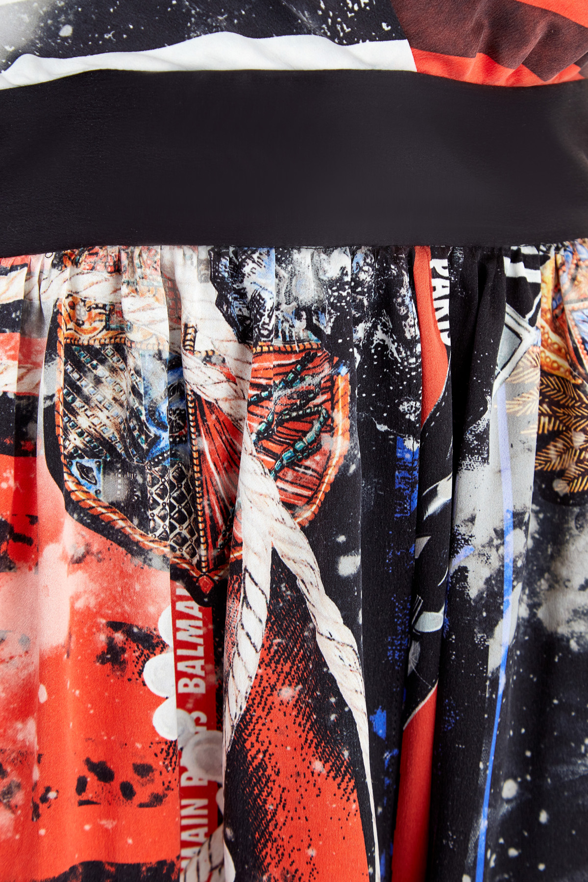 Платье из шелка с сатиновой фактурой и фирменным принтом