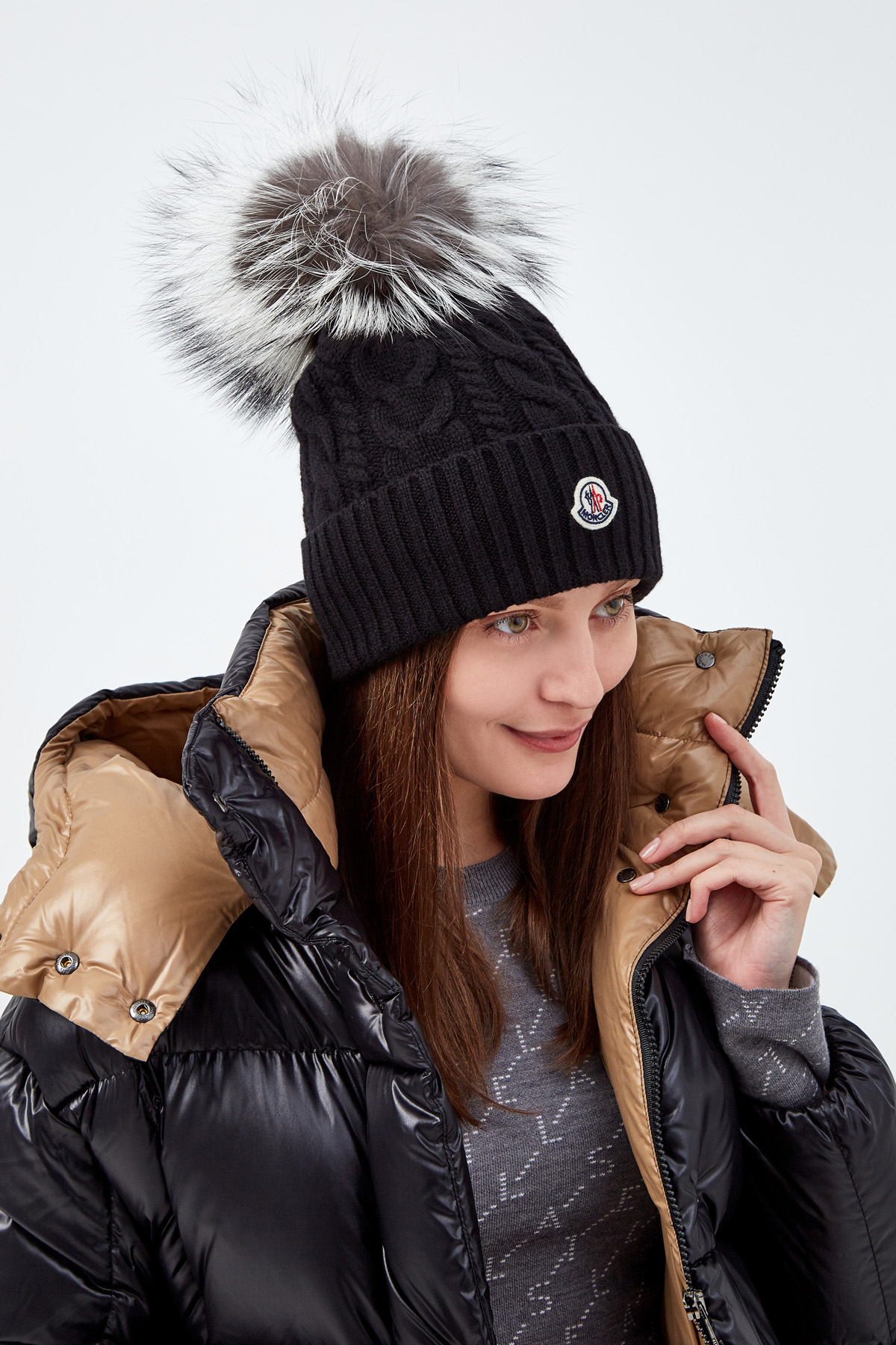 шапка монклер красная rabbit hair. Moncler женская шапка розовая. шапка монклер косами. шапка монклер женская с помпоном. шапка монклер черная.