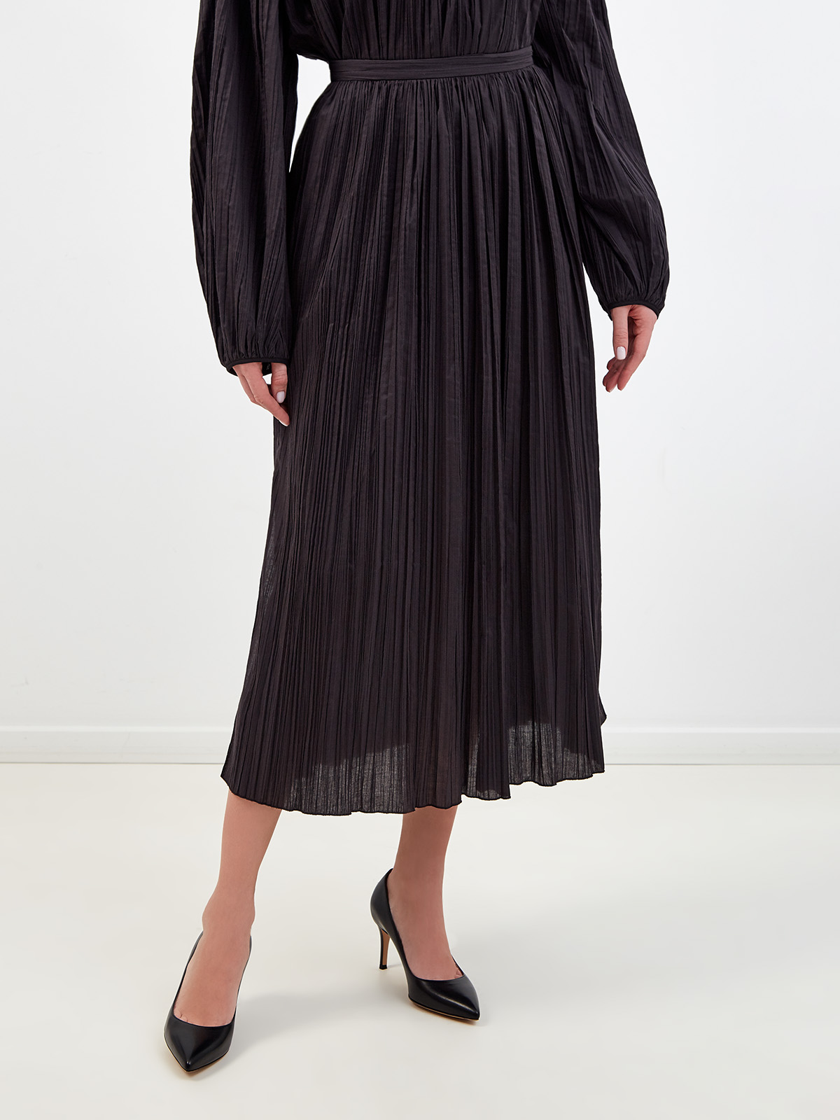 Легкая юбка-плиссе с боковым разрезом и карманами ROCHAS, цвет черный, размер 44 - фото 3