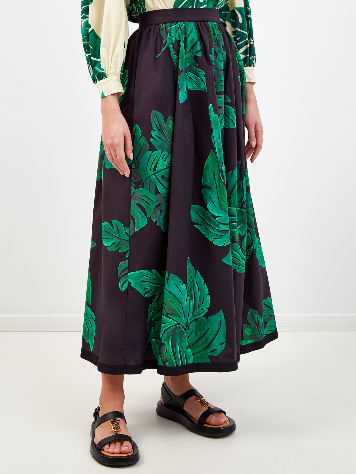Объемная юбка из хлопка с флористическим принтом GENTRYPORTOFINO, цвет черный, размер 42 - фото 3