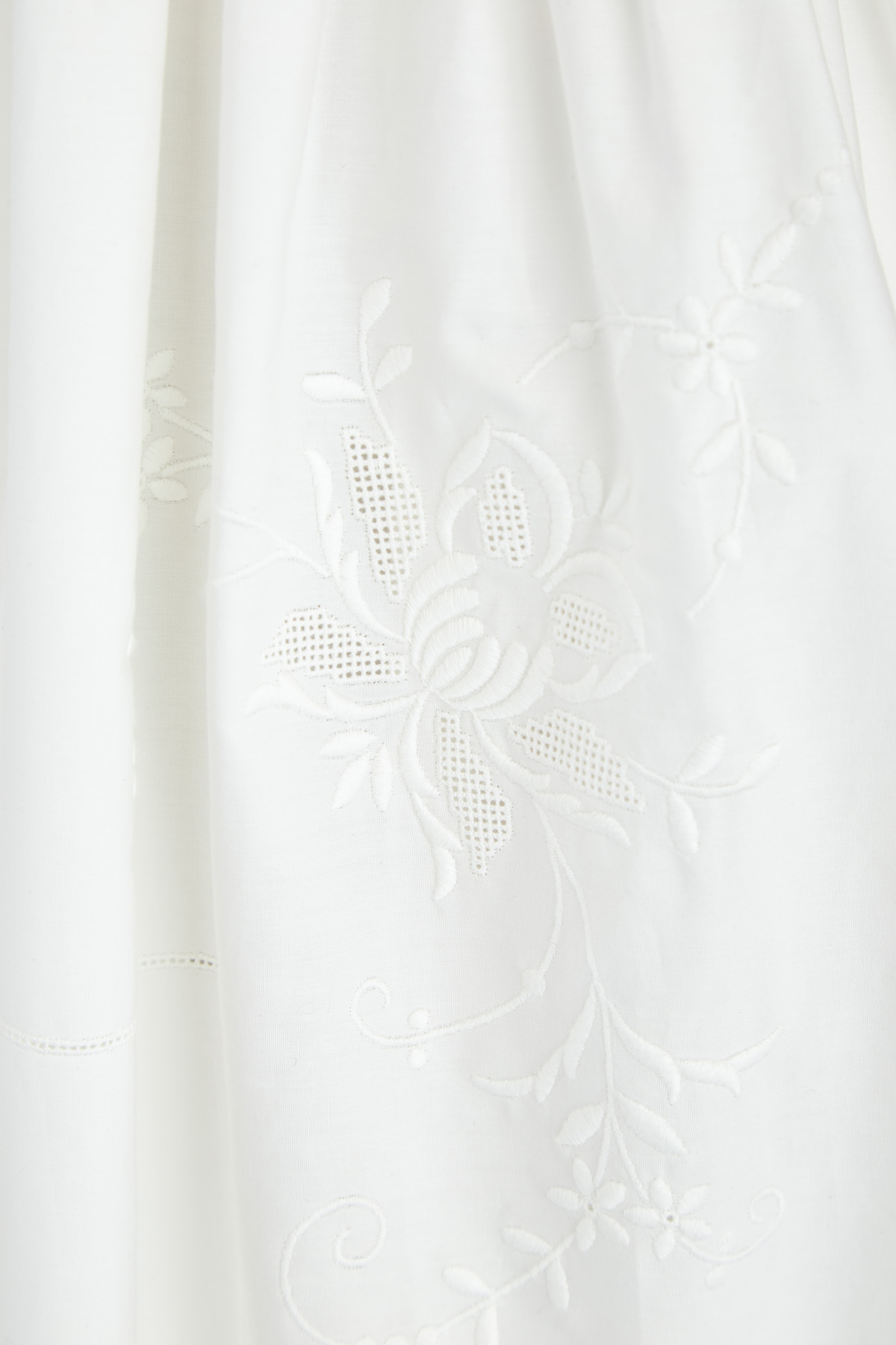 Платье из хлопкового поплина с перфорированной кружевной вышивкой STELLA McCARTNEY, цвет белый, размер M - фото 4
