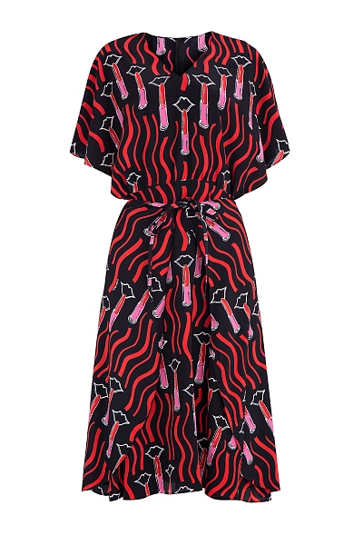 Шелковое платье с контрастным принтом Lipstick Waves и поясом